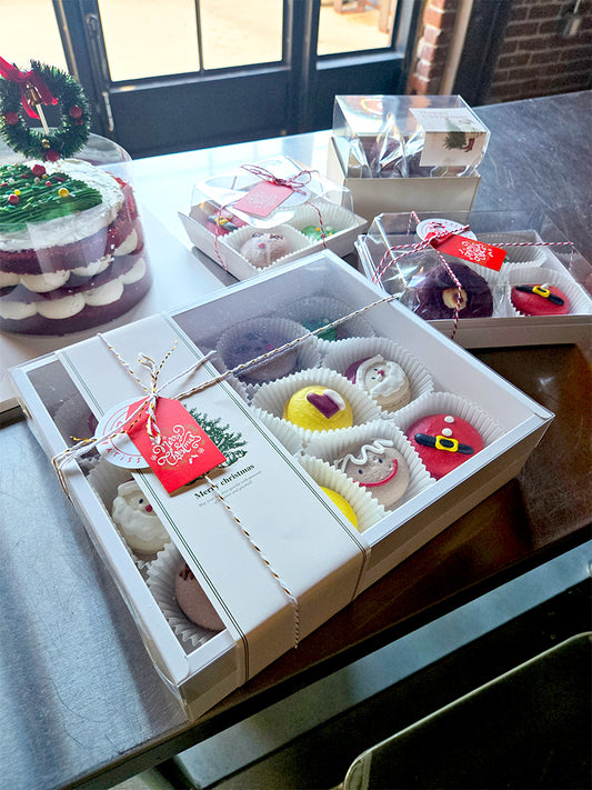 Holiday - Macaron gift box (12 Pcs)