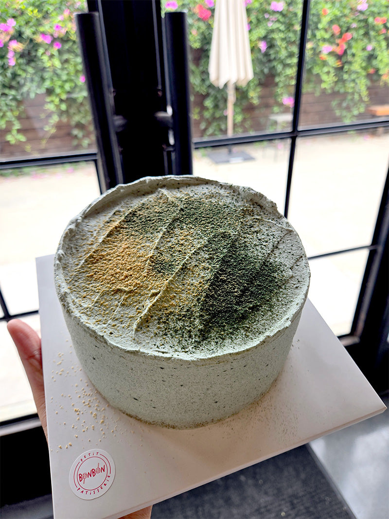 쑥 인절미 (Mugwort Injeolmi) Whipped Cream Cake