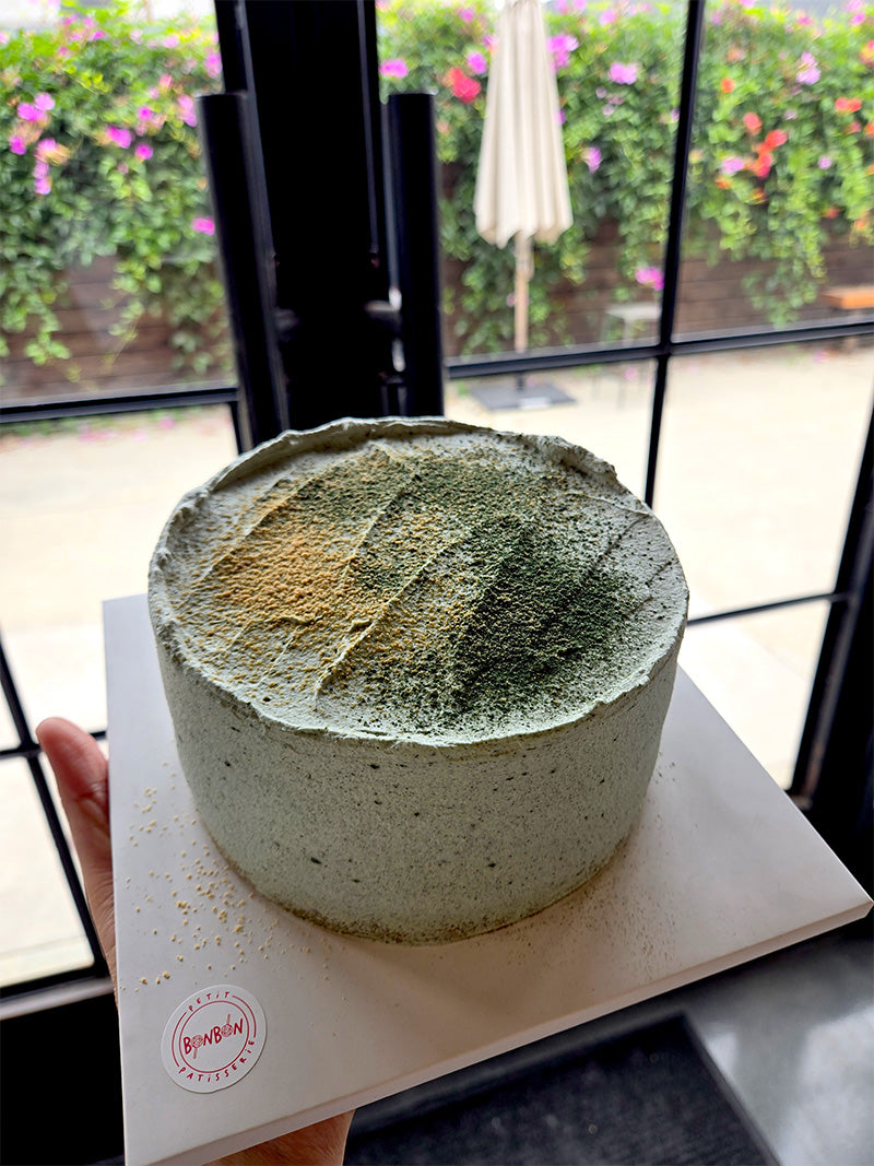 쑥 인절미 (Mugwort Injeolmi) Whipped Cream Cake