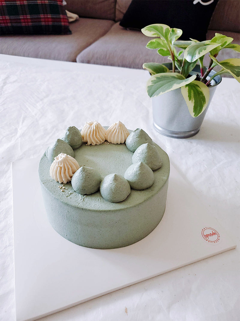 쑥 인절미 (Mugwort Injeolmi) Whipped Cream Cake