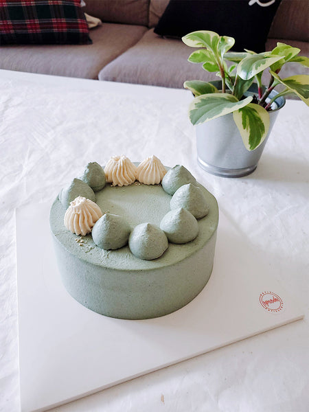 쑥 인절미 (Mugwort Injeolmi) Whipped Cream Cake